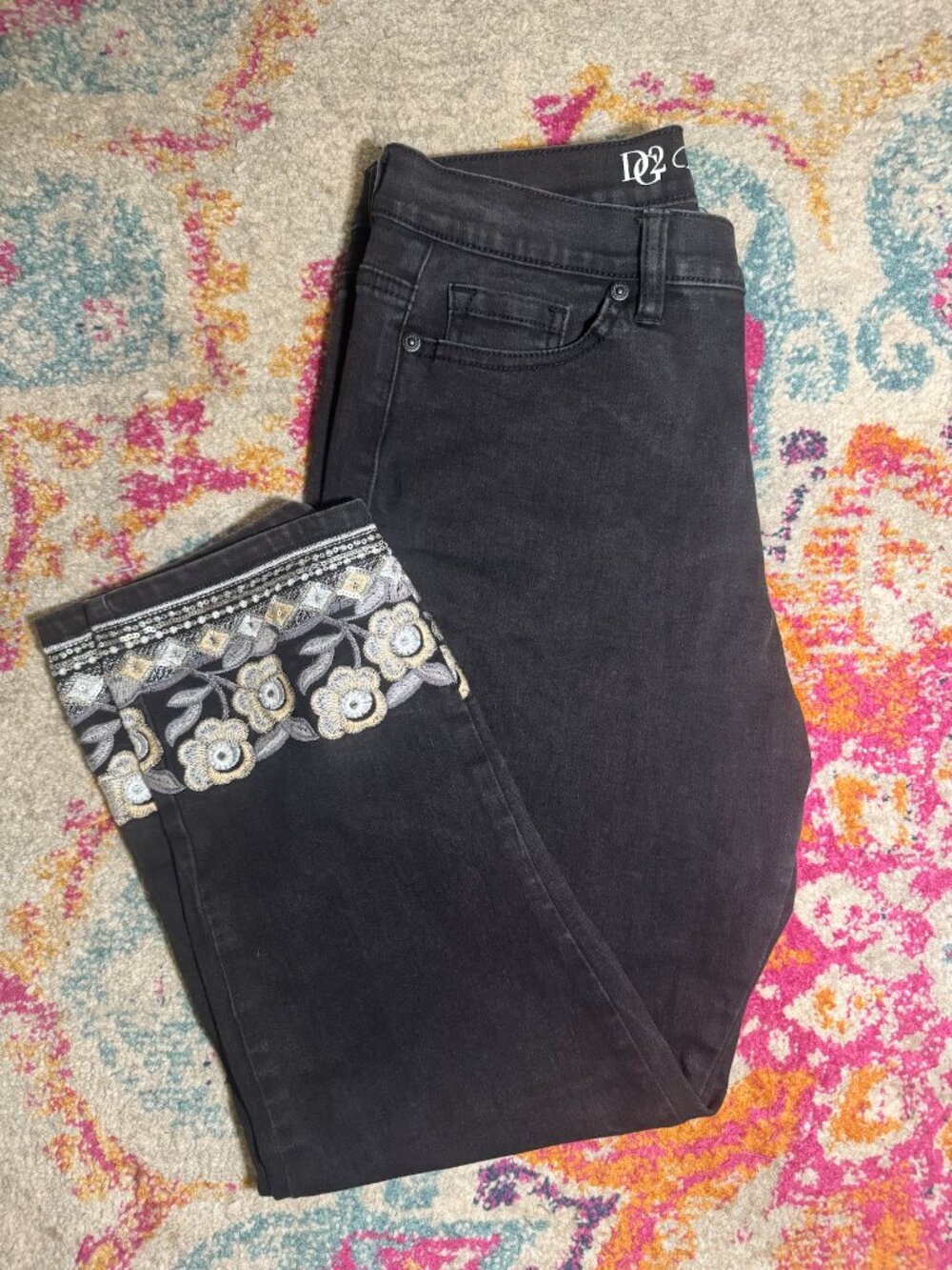 DG2 Diane Gilman Women’s 14P Black Embroidered Floral Ankle Jeans
